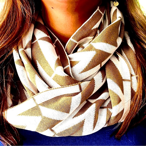 NWOT Michael Kors Unisex Infinity Scarf in Tan & Cream - Picture 3 of 8